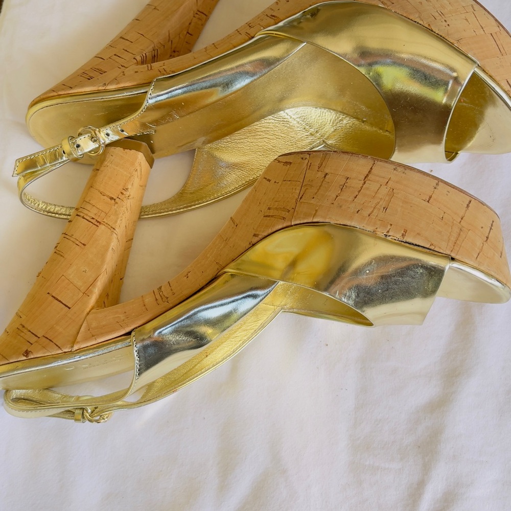 Gucci Gold Platform Sandals - Picture 3 of 3
